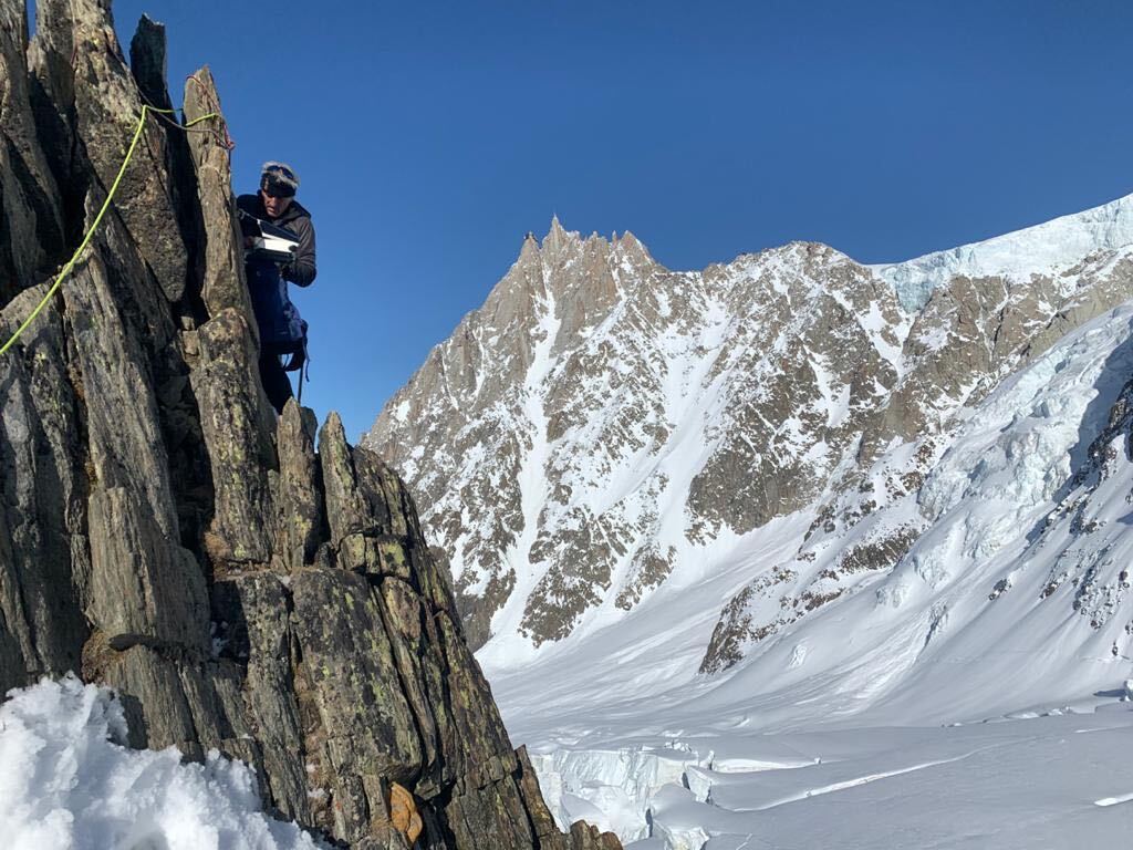 Luc lors de la pose du Tikee (photo Pascal Tournaire)